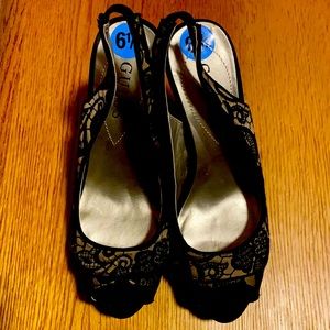 Fabric peep toe sling back platform.